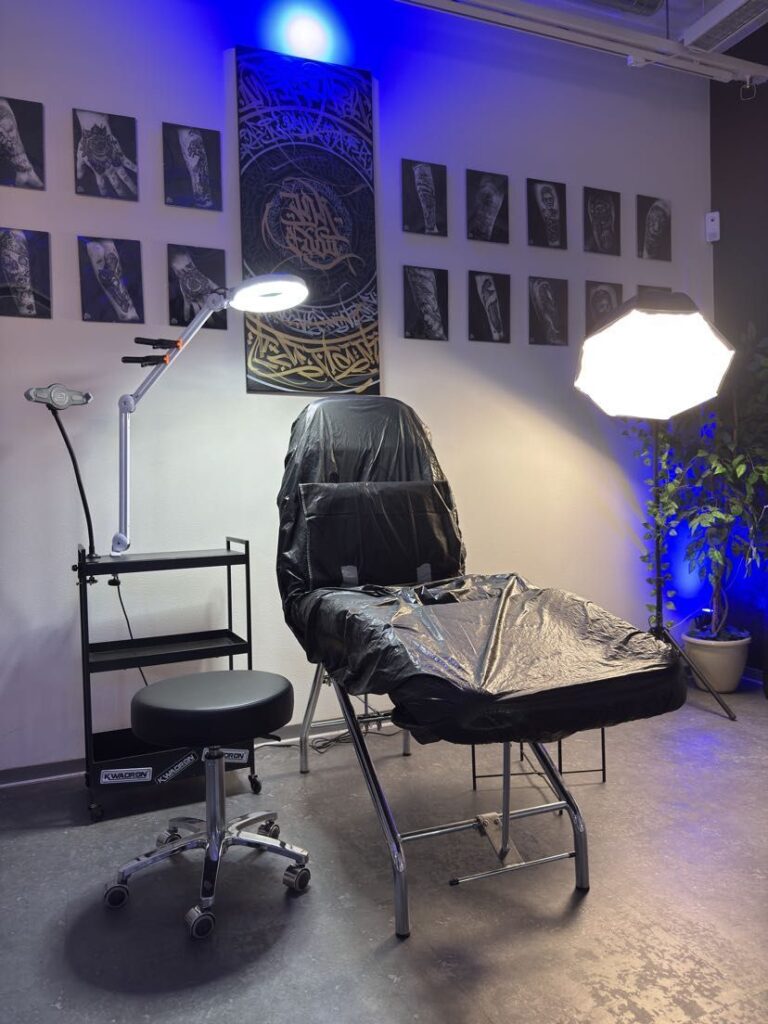 Ink Eddy Tattoo työpiste ja välineet