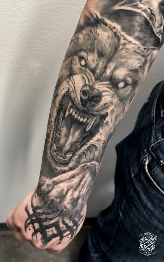 Parantunut realistinen susi tatuointi, Ink Eddy Tattoo Tuusula